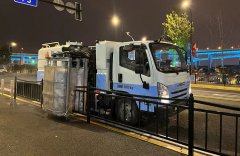 護欄清洗車，城市道路保潔好幫手