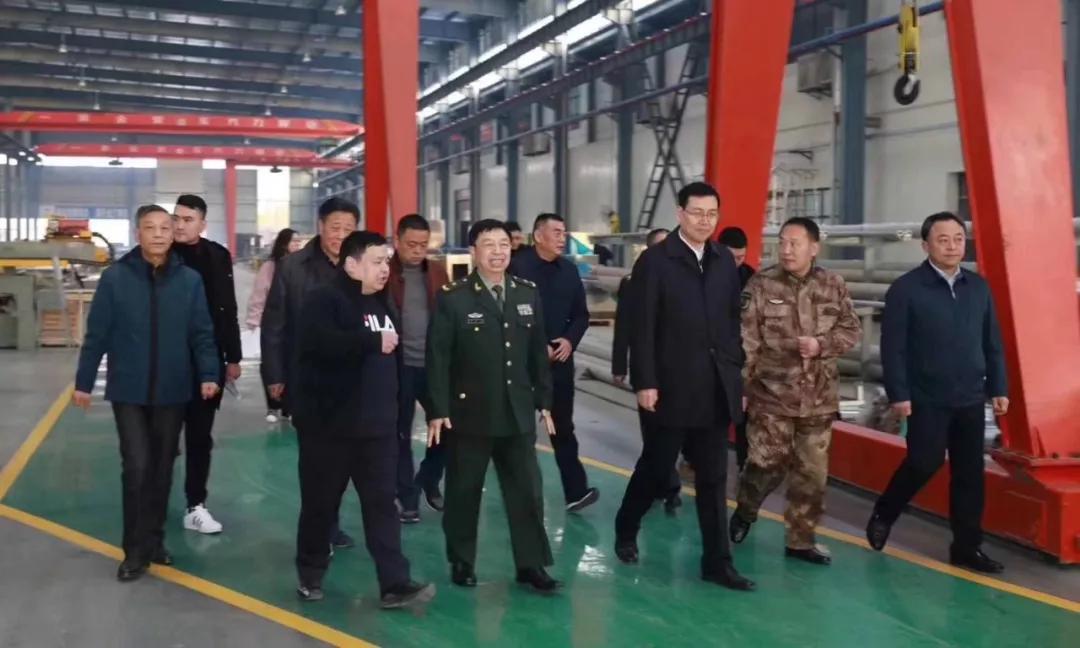 湖北省軍區(qū)、隨州市黨委領(lǐng)導(dǎo)人指導(dǎo)程力專汽產(chǎn)業(yè)走高質(zhì)量發(fā)展之路
