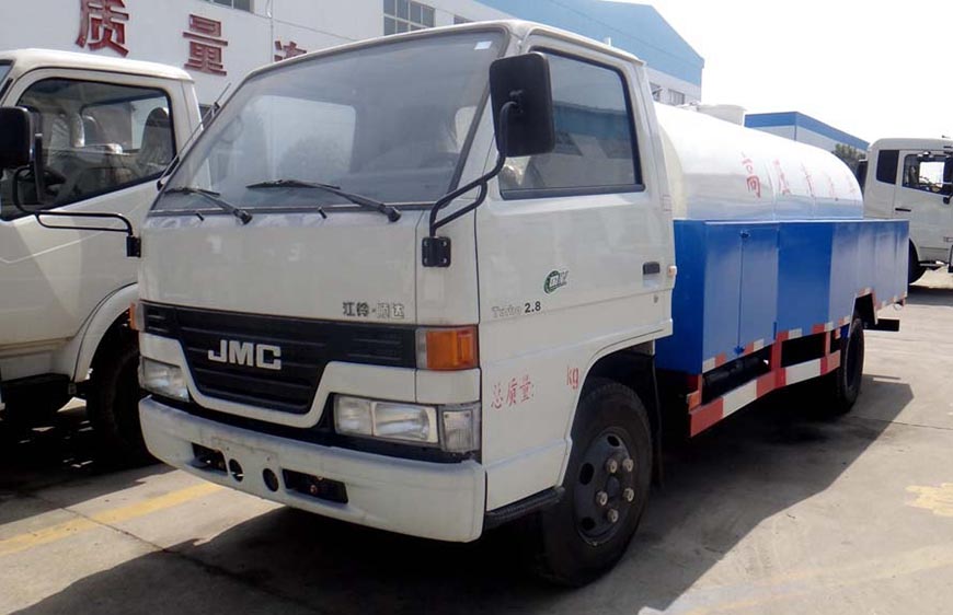 江鈴藍(lán)牌小型高壓清洗車(chē)