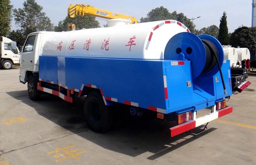 江鈴藍(lán)牌小型高壓清洗車(chē)