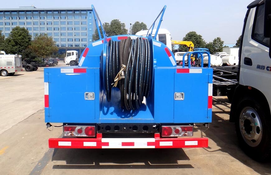 江鈴藍(lán)牌小型高壓清洗車(chē)