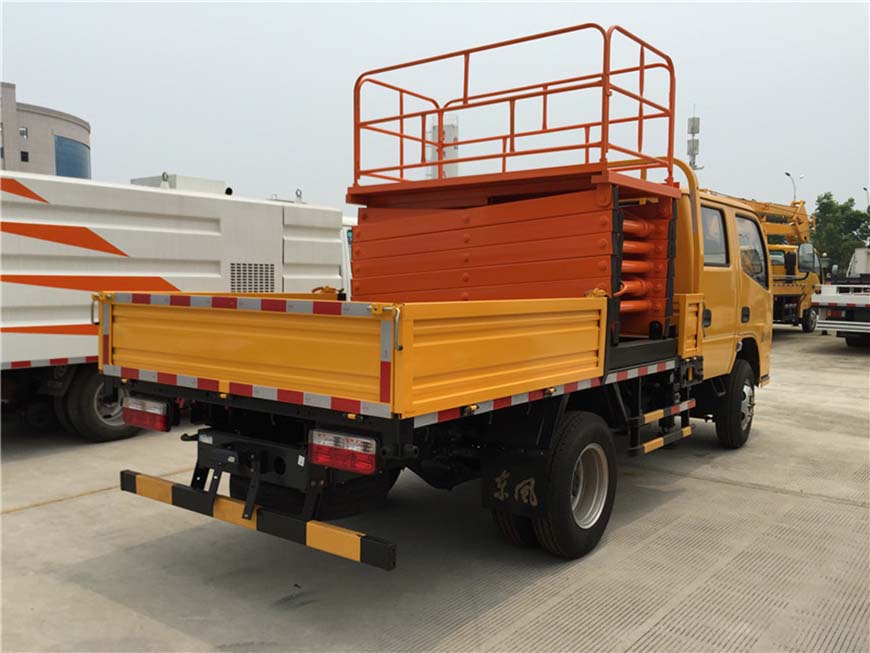 東風(fēng)8米、10米升降平臺車